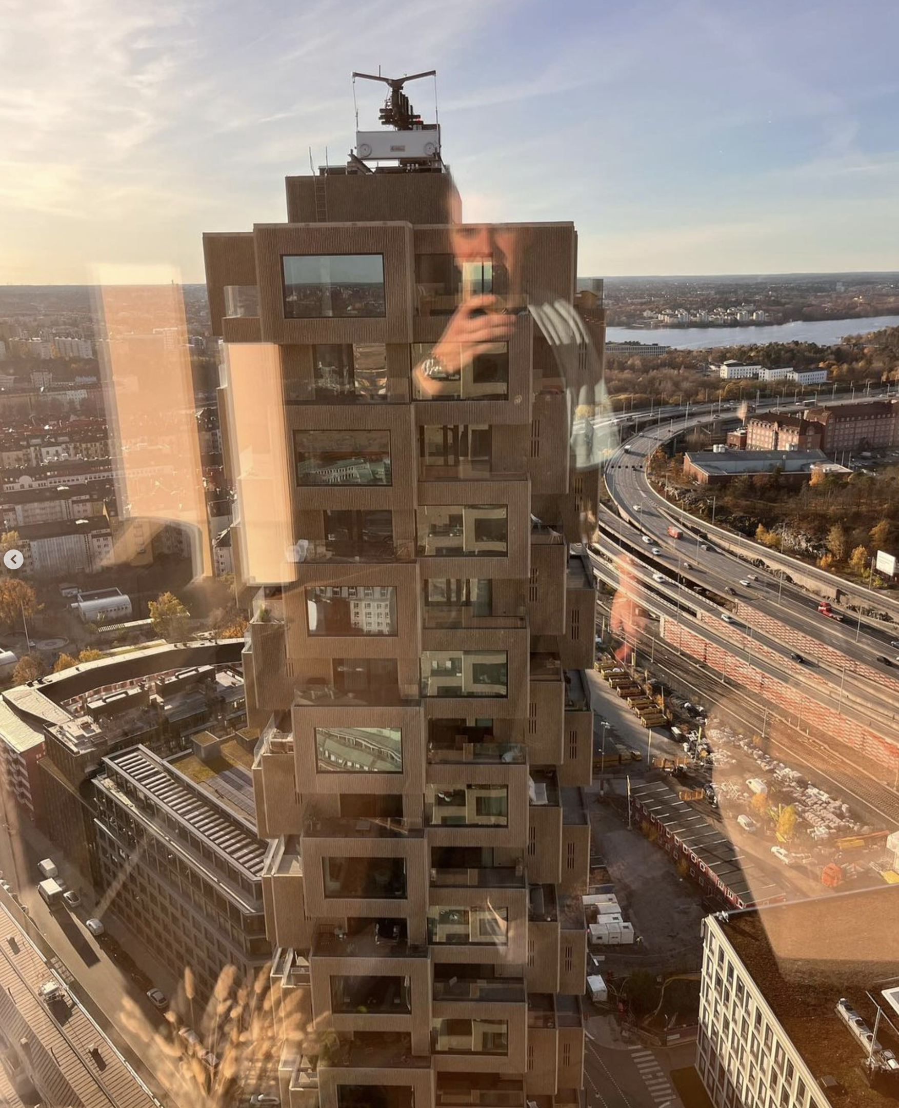 Utsikt från högt belägna panoramafönster i Norra Tornen efter fönsterputs